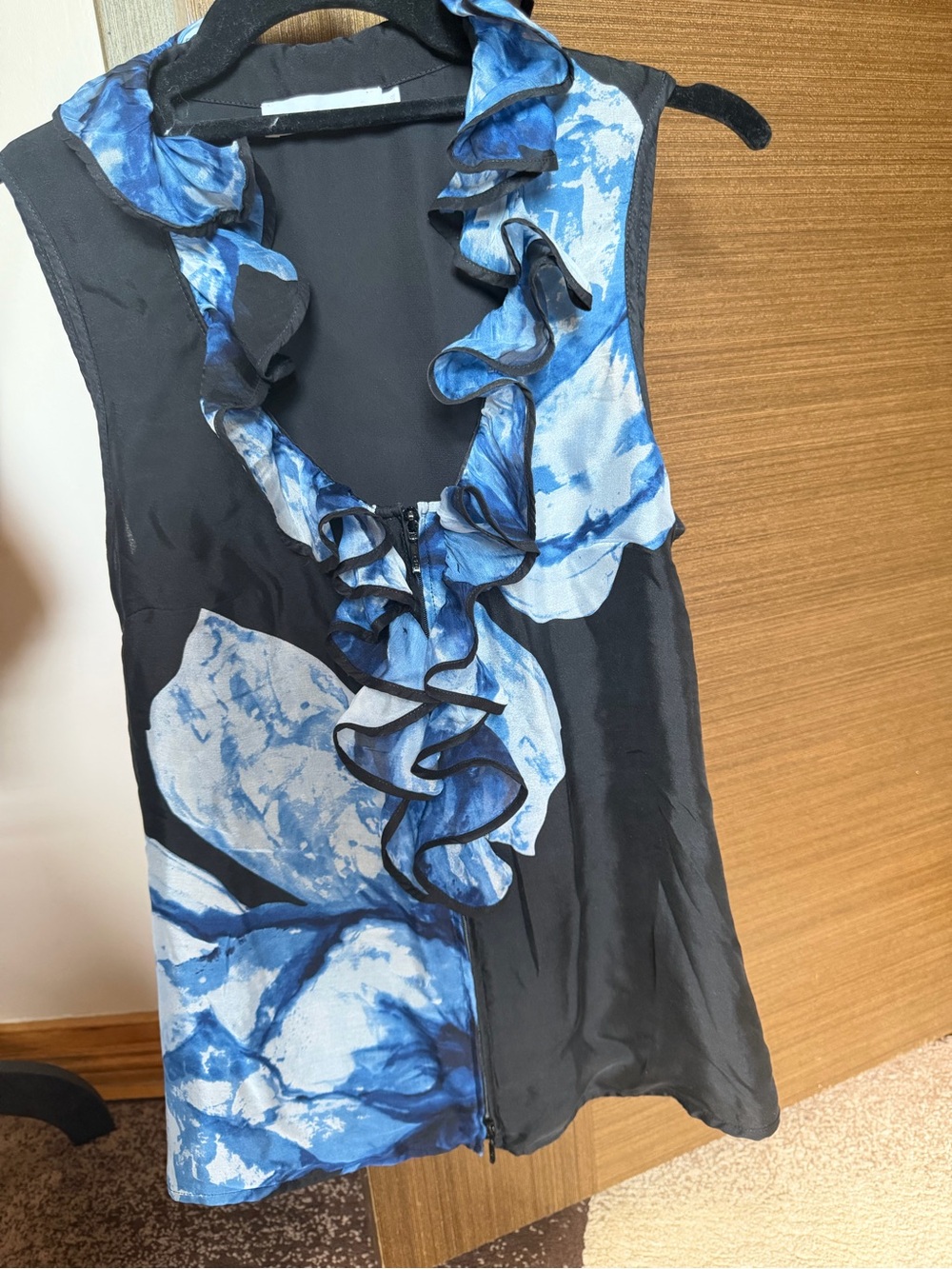 Anne Fontaine Black & Blue Ruffle Front Sleeveless Blouse sz 38